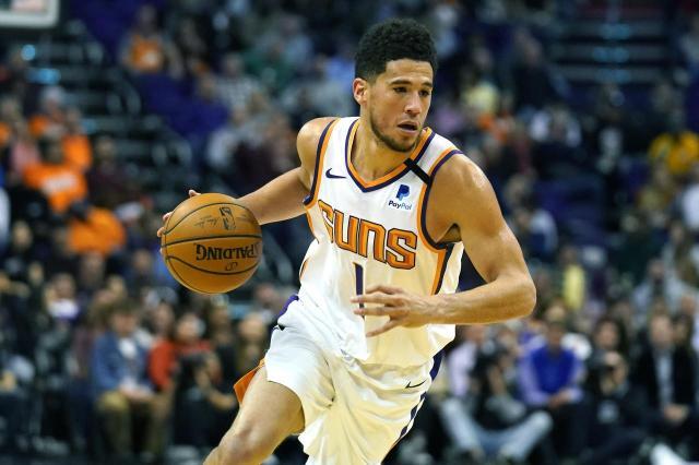 开云体育注册-从“数据刷子”到西决球队箭头 布克完成生涯蜕变